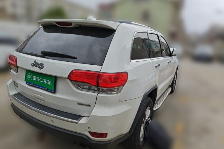 Used Jeep Grand Cherokee 2015 3.0TD Diesel Comfort Navigation Edition Rear Right 45 Deg