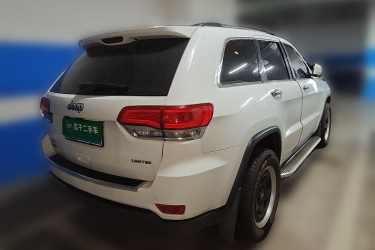 Used Jeep Grand Cherokee 2015 3.0TD Diesel Elite Navigation Edition Rear Right 45 Deg