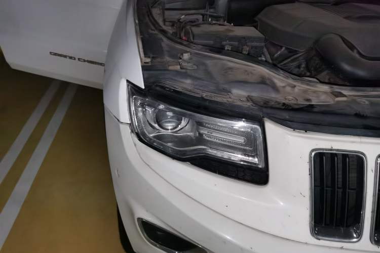 Used Jeep Grand Cherokee 2015 3.0L Elite Navigation Edition Right Front Headlight