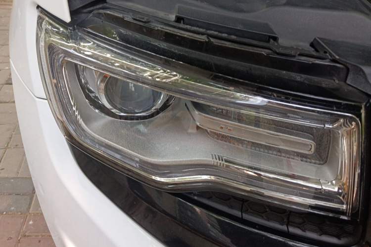 Used Jeep Grand Cherokee 2015 3.0L Comfort Navigation Edition Right Front Headlight