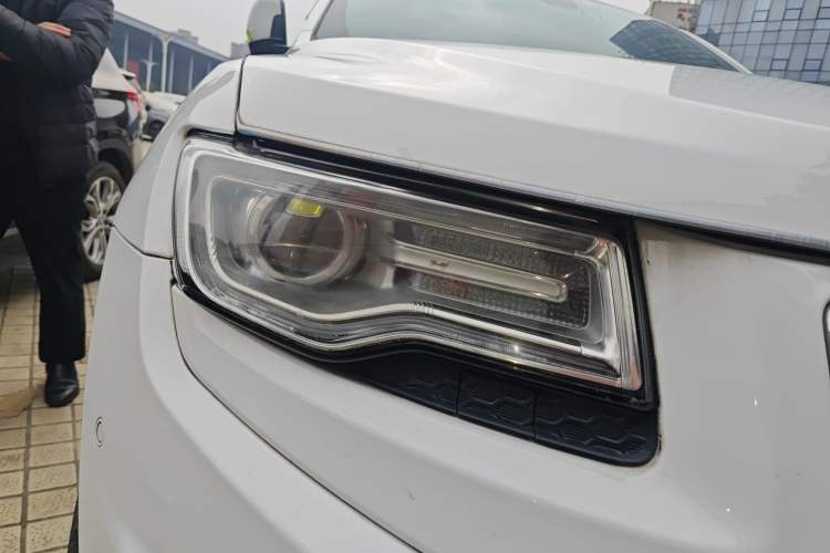 Used Jeep Grand Cherokee 2015 3.0TD Diesel Comfort Navigation Edition Right Front Headlight