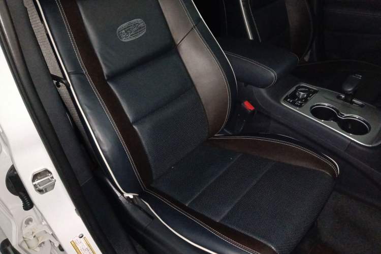 Used Jeep Grand Cherokee 2015 3.6L Luxury Navigation Edition Right Front Seat