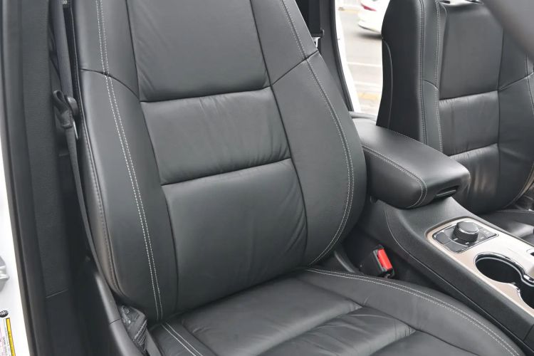 Used Jeep Grand Cherokee 2015 3.0L Comfort Navigation Edition Right Front Seat