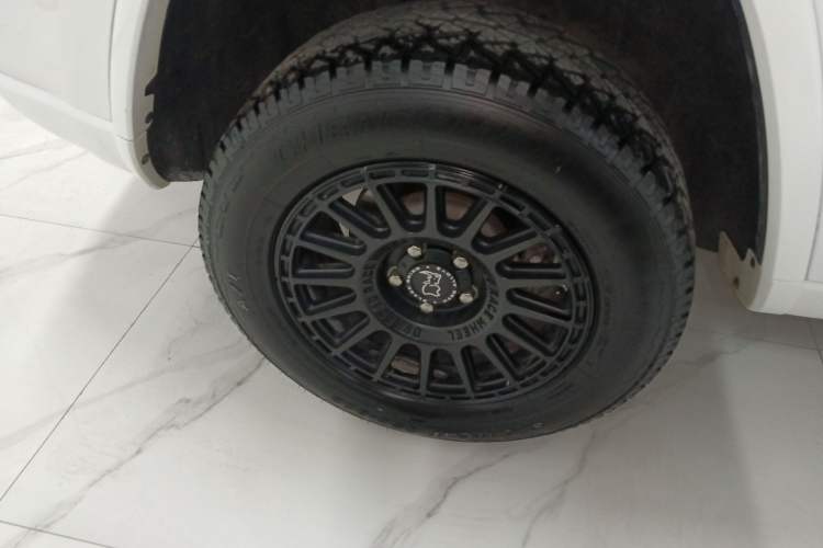 Used Jeep Grand Cherokee 2015 3.6L Luxury Navigation Edition Right Rear Wheel Hub