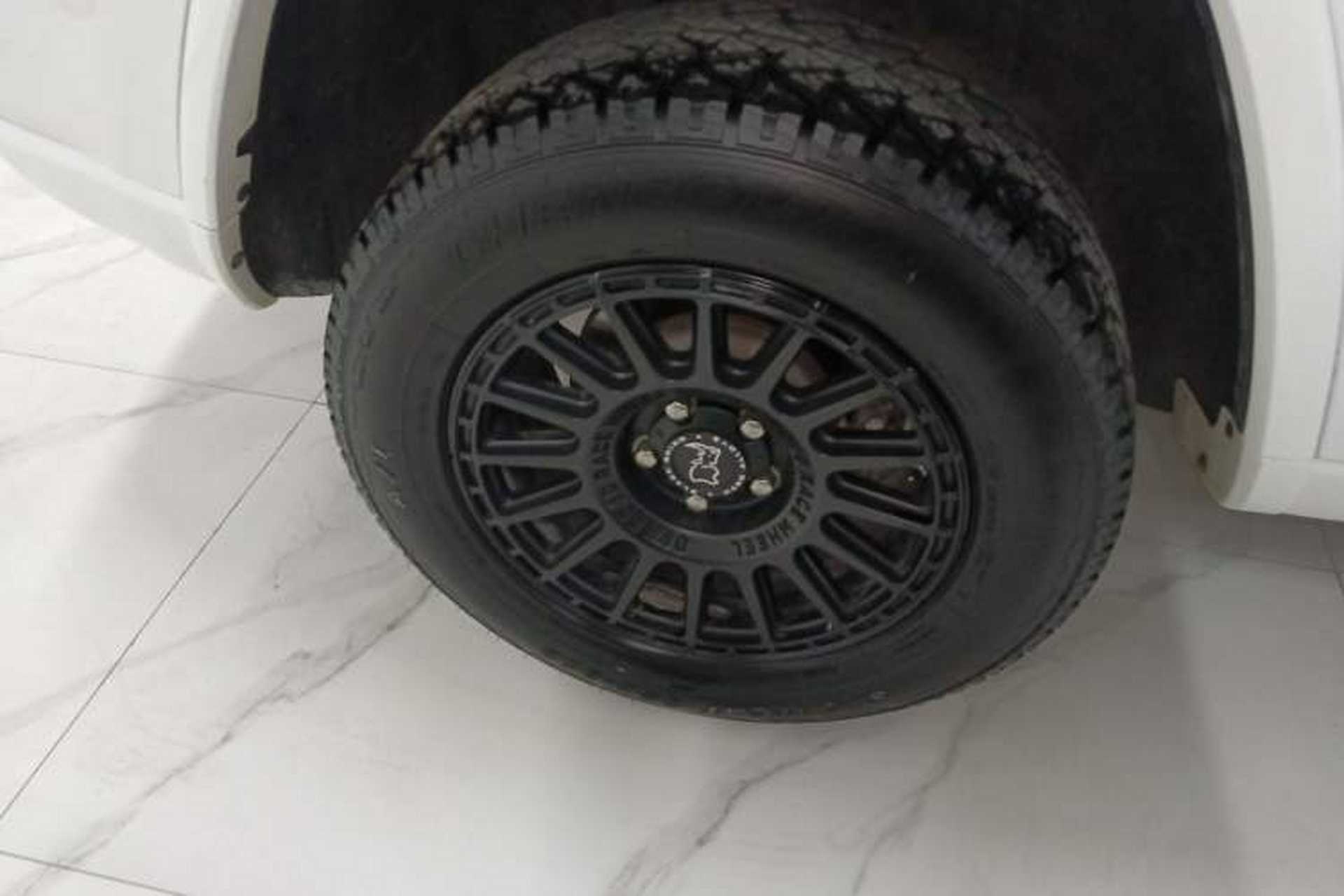 Used Jeep Grand Cherokee 2015 3.6L Luxury Navigation Edition Right Rear Wheel Hub