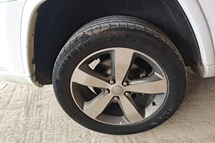 Used Jeep Grand Cherokee 2015 3.6L Luxury Navigation Edition Right Rear Wheel Hub