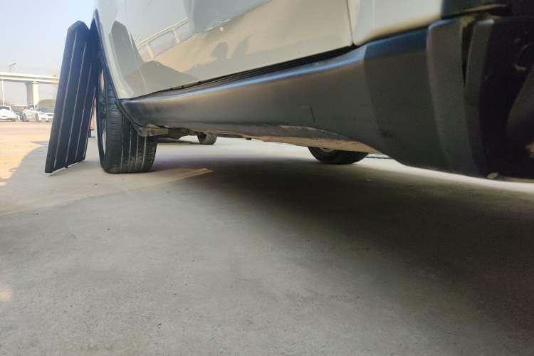 Used Jeep Grand Cherokee 2015 3.0L Elite Navigation Edition Right Side Sill
