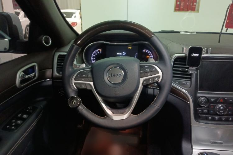 Used Jeep Grand Cherokee 2015 3.6L Luxury Navigation Edition Steering Wheel