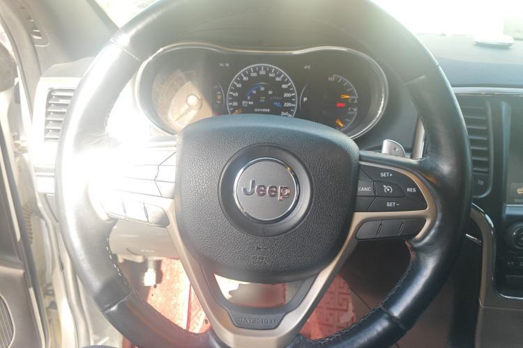 Used Jeep Grand Cherokee 2015 3.0L Comfort Navigation Edition Steering Wheel