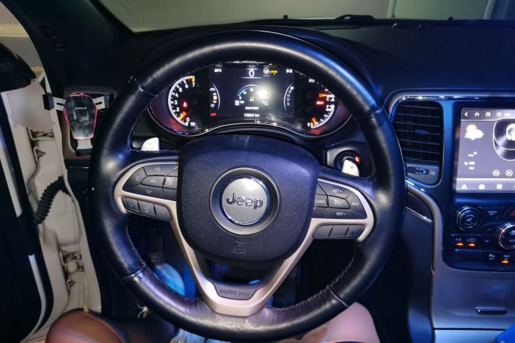 Used Jeep Grand Cherokee 2015 3.0L Elite Navigation Edition Steering Wheel