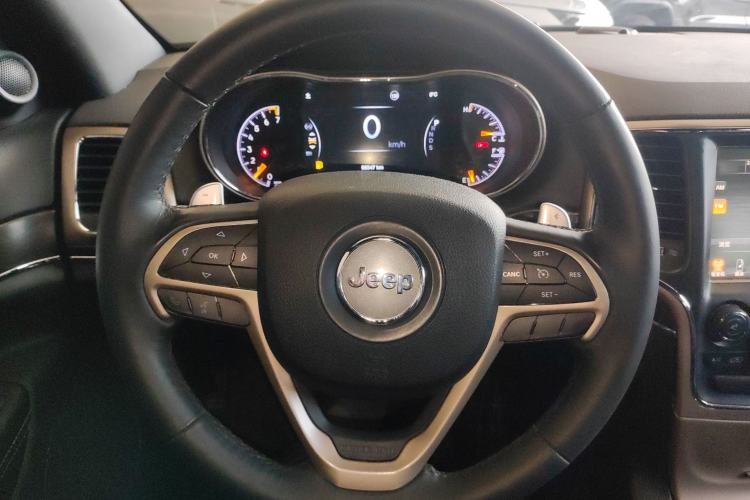 Used Jeep Grand Cherokee 2015 3.0L Comfort Navigation Edition Steering Wheel