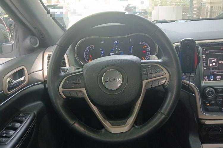 Used Jeep Grand Cherokee 2015 3.0L Comfort Navigation Edition Steering Wheel