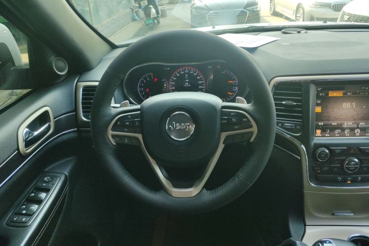 Used Jeep Grand Cherokee 2015 3.0L Elite Navigation Edition Steering Wheel