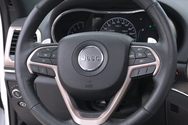 Used Jeep Grand Cherokee 2015 3.0L Comfort Navigation Edition Steering Wheel