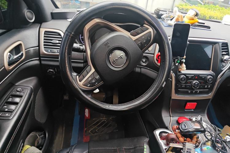 Used Jeep Grand Cherokee 2015 3.0TD Diesel Comfort Navigation Edition Steering Wheel