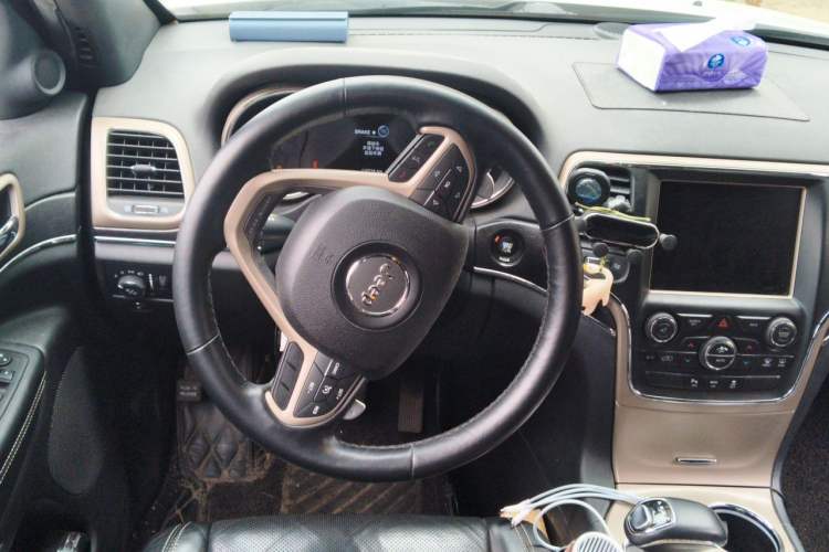 Used Jeep Grand Cherokee 2015 3.0L Elite Navigation Edition Steering Wheel