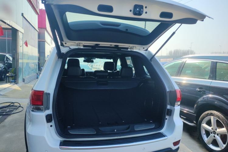 Used Jeep Grand Cherokee 2015 3.0L Elite Navigation Edition Trunk