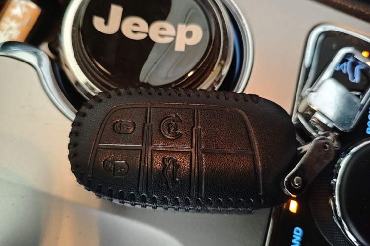Used Jeep Grand Cherokee 2015 3.6L Luxury Navigation Edition Vehicle Key