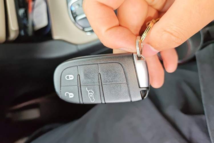 Used Jeep Grand Cherokee 2015 3.0TD Diesel Comfort Navigation Edition Vehicle Key