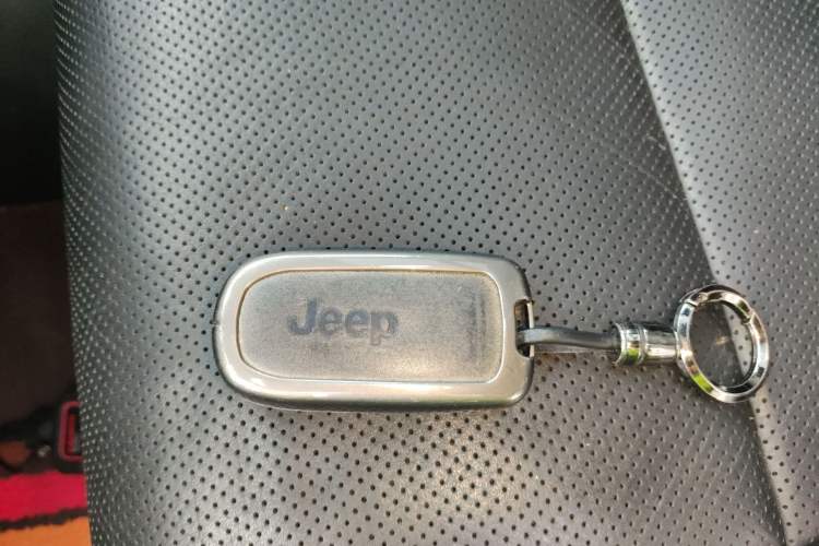 Used Jeep Grand Cherokee 2015 3.0L Elite Navigation Edition Vehicle Key