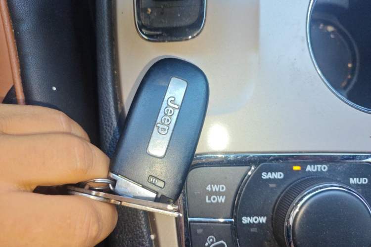 Used Jeep Grand Cherokee 2015 3.0TD Diesel Elite Navigation Edition Vehicle Key