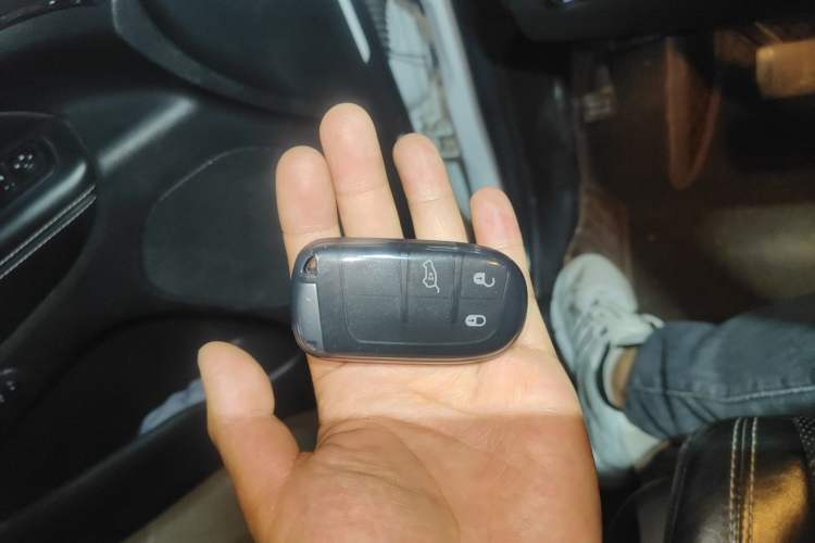 Used Jeep Grand Cherokee 2015 3.6L Elite Navigation Edition Vehicle Key