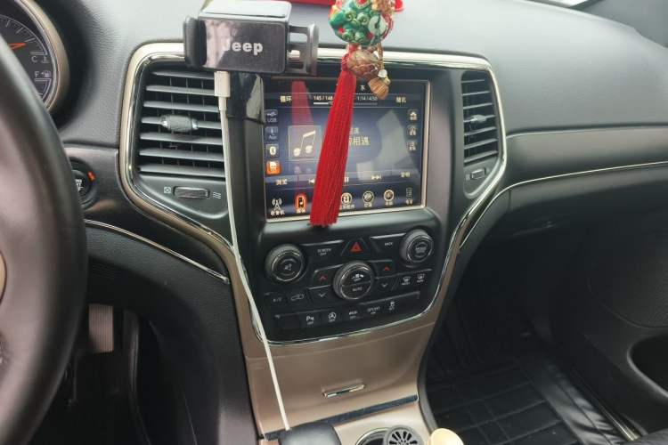 Used Jeep Grand Cherokee 2016 3.0L Comfort Navigation Edition Audio And AC Panel