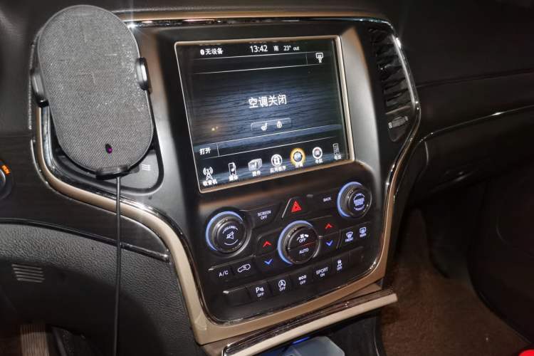 Used Jeep Grand Cherokee 2016 3.0L Comfort Navigation Edition Audio And AC Panel