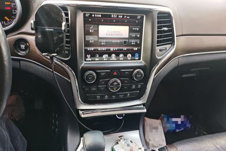 Used Jeep Grand Cherokee 2016 3.6L Luxury Navigation Edition Audio And AC Panel
