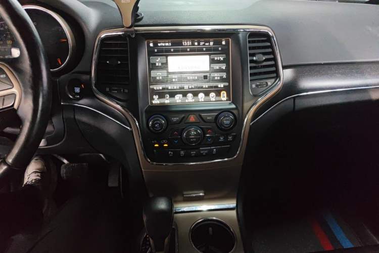 Used Jeep Grand Cherokee 2016 3.0L Elite Navigation Edition Audio And AC Panel