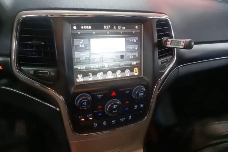 Used Jeep Grand Cherokee 2016 3.0L Elite Navigation Edition Audio And AC Panel