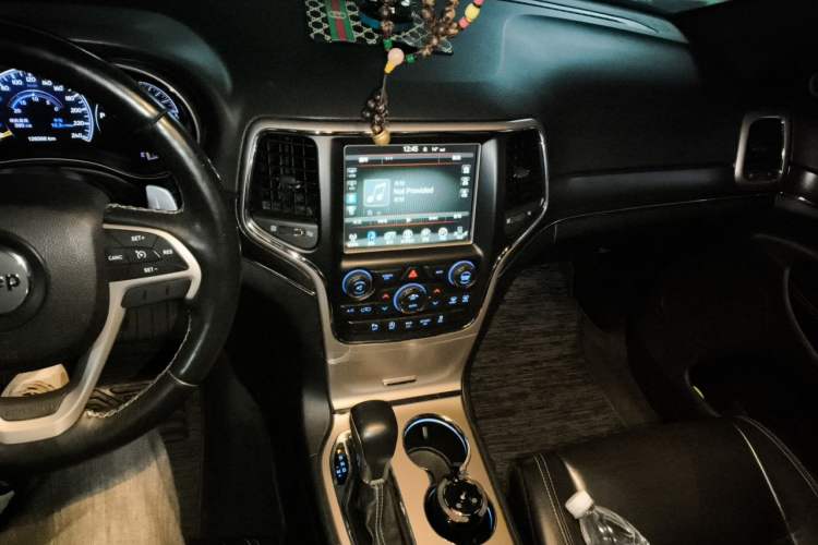 Used Jeep Grand Cherokee 2016 3.0L Comfort Navigation Edition Audio And AC Panel