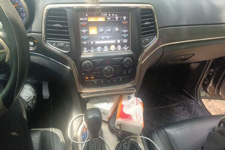 Used Jeep Grand Cherokee 2016 3.0L Comfort Navigation Edition Audio And AC Panel