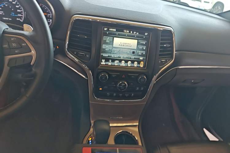 Used Jeep Grand Cherokee 2016 3.0L Comfort Navigation Edition Audio And AC Panel