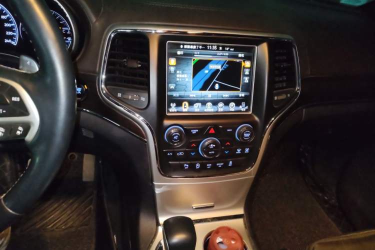 Used Jeep Grand Cherokee 2016 3.6L Luxury Navigation Edition Audio And AC Panel