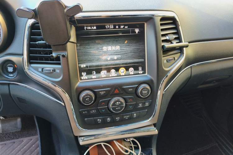 Used Jeep Grand Cherokee 2016 3.0L Elite Navigation Edition Audio And AC Panel