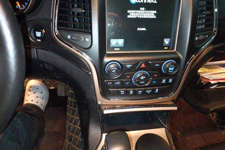 Used Jeep Grand Cherokee 2016 3.0L Comfort Navigation Edition Audio And AC Panel