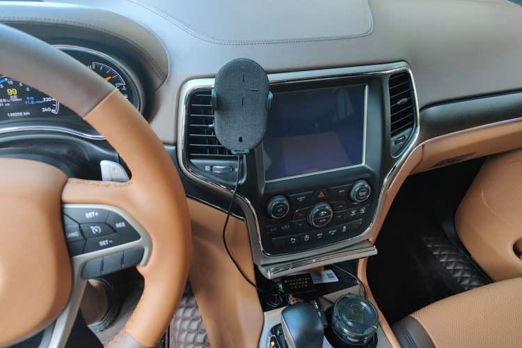 Used Jeep Grand Cherokee 2016 3.0L Comfort Navigation Edition Audio And AC Panel