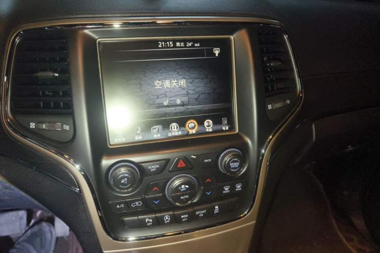 Used Jeep Grand Cherokee 2016 3.0L Comfort Navigation Edition Audio And AC Panel