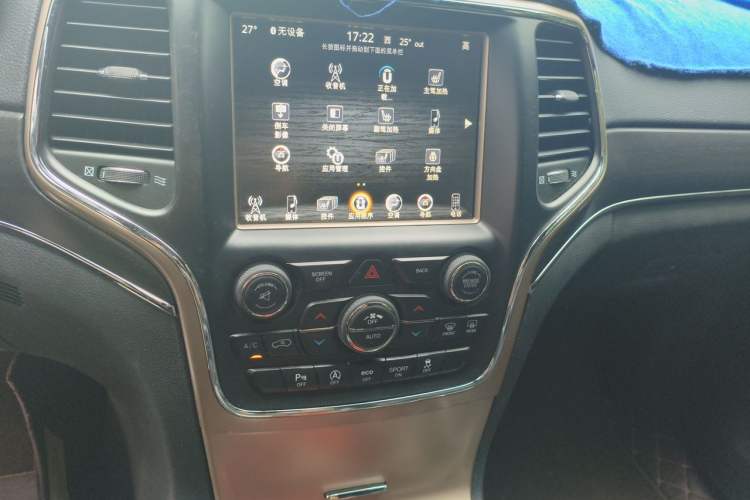Used Jeep Grand Cherokee 2016 3.0L Comfort Navigation Edition Audio And AC Panel