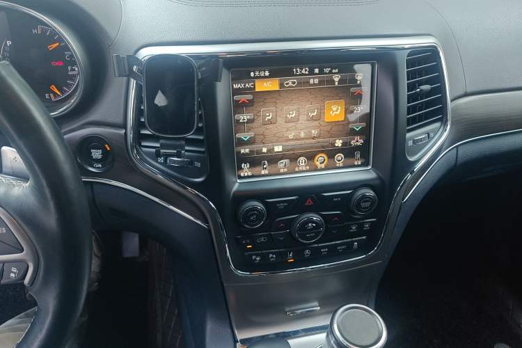 Used Jeep Grand Cherokee 2016 3.6L Elite Navigation Edition Audio And AC Panel