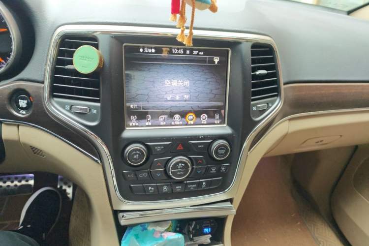 Used Jeep Grand Cherokee  Audio And AC Panel