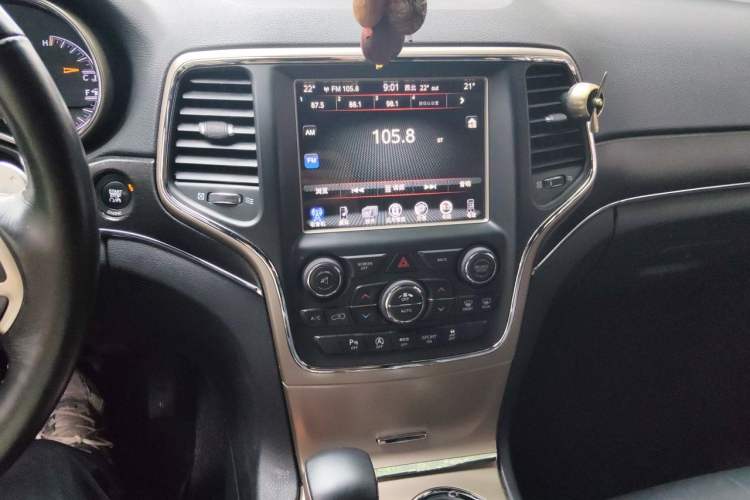 Used Jeep Grand Cherokee 2016 3.0L Comfort Navigation Edition Audio And AC Panel