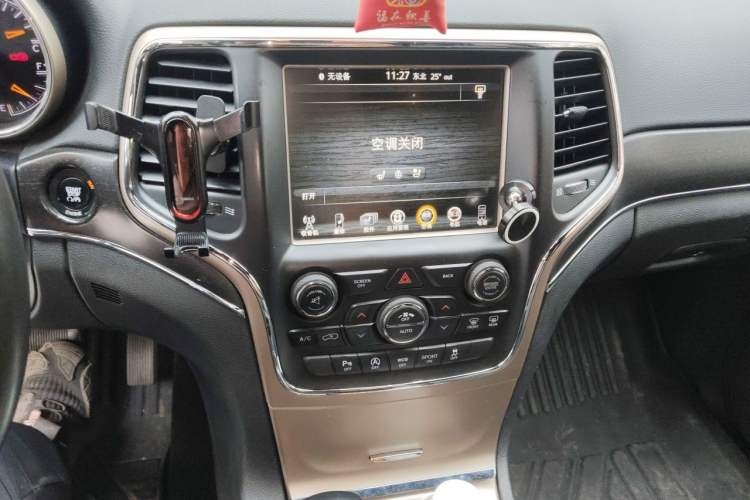 Used Jeep Grand Cherokee 2016 3.0L Elite Navigation Edition Audio And AC Panel