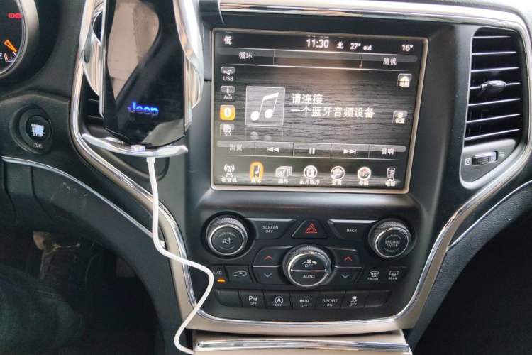 Used Jeep Grand Cherokee 2016 3.0L Comfort Navigation Edition Audio And AC Panel