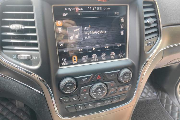 Used Jeep Grand Cherokee 2016 3.0L Comfort Navigation Edition Audio And AC Panel