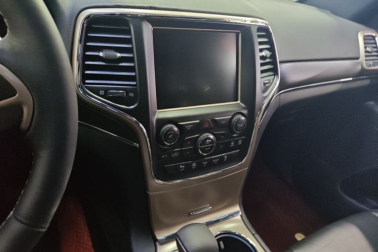 Used Jeep Grand Cherokee 2016 3.0L Comfort Navigation Edition Audio And AC Panel