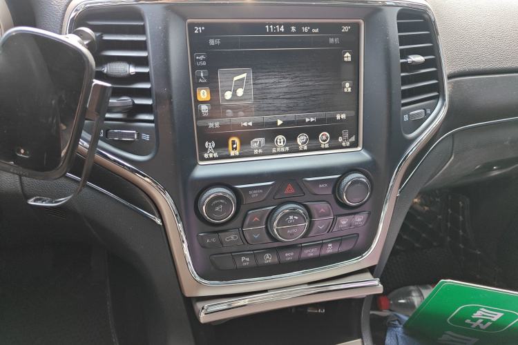 Used Jeep Grand Cherokee 2016 3.0L Comfort Navigation Edition Audio And AC Panel