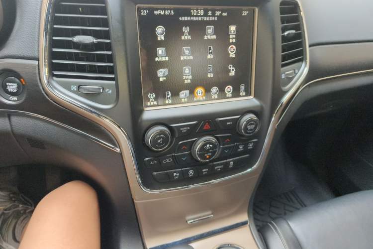 Used Jeep Grand Cherokee 2016 3.0L Comfort Navigation Edition Audio And AC Panel