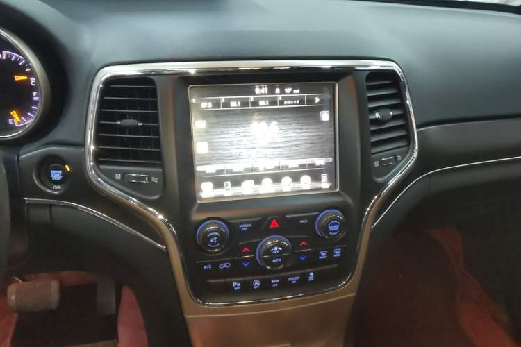 Used Jeep Grand Cherokee 2016 3.0L Comfort Navigation Edition Audio And AC Panel